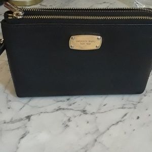 Michael kors wristlet